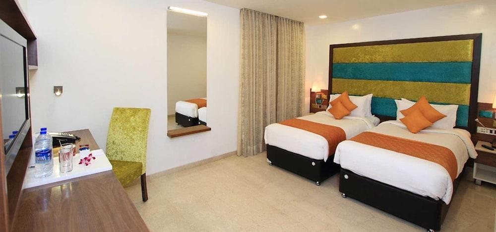 La Woods Hotel Chennai Esterno foto
