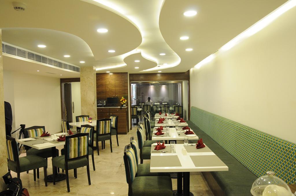 La Woods Hotel Chennai Esterno foto