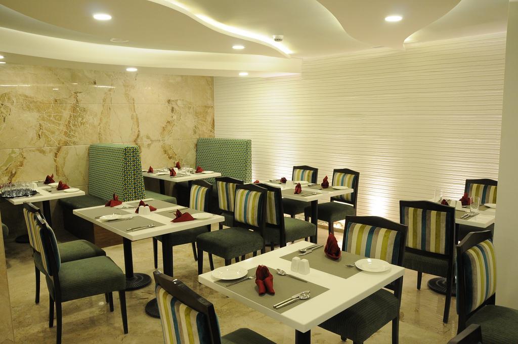 La Woods Hotel Chennai Esterno foto