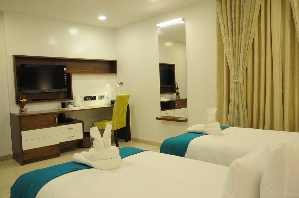 La Woods Hotel Chennai Esterno foto