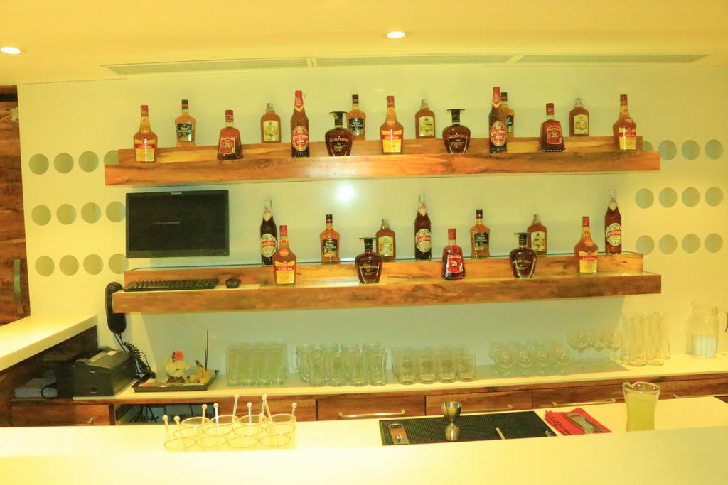 La Woods Hotel Chennai Esterno foto