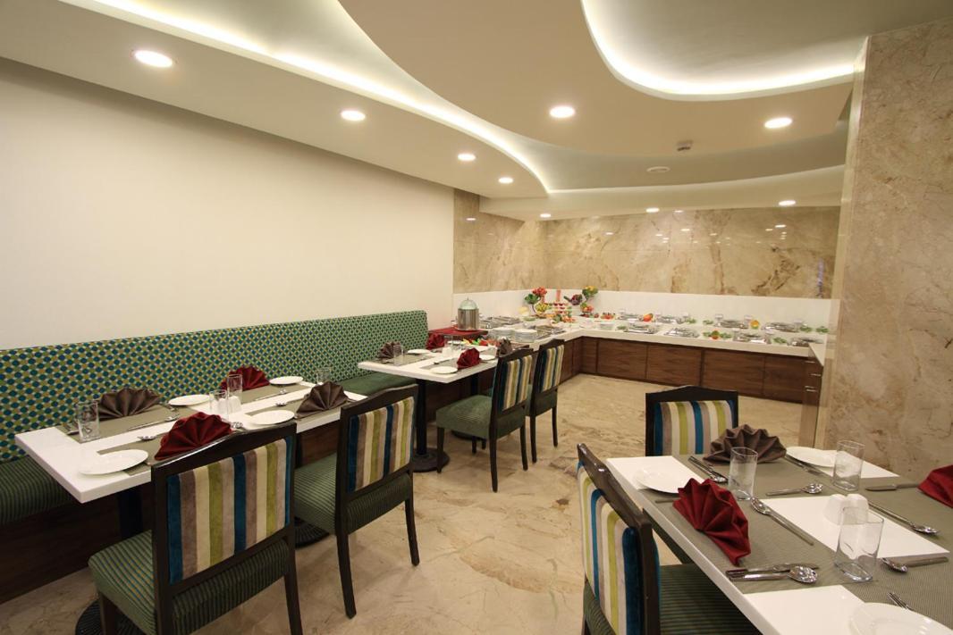 La Woods Hotel Chennai Esterno foto