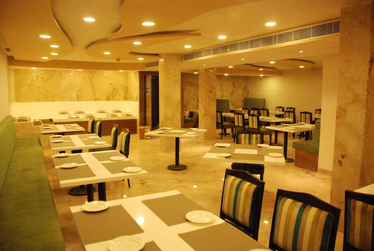 La Woods Hotel Chennai Esterno foto