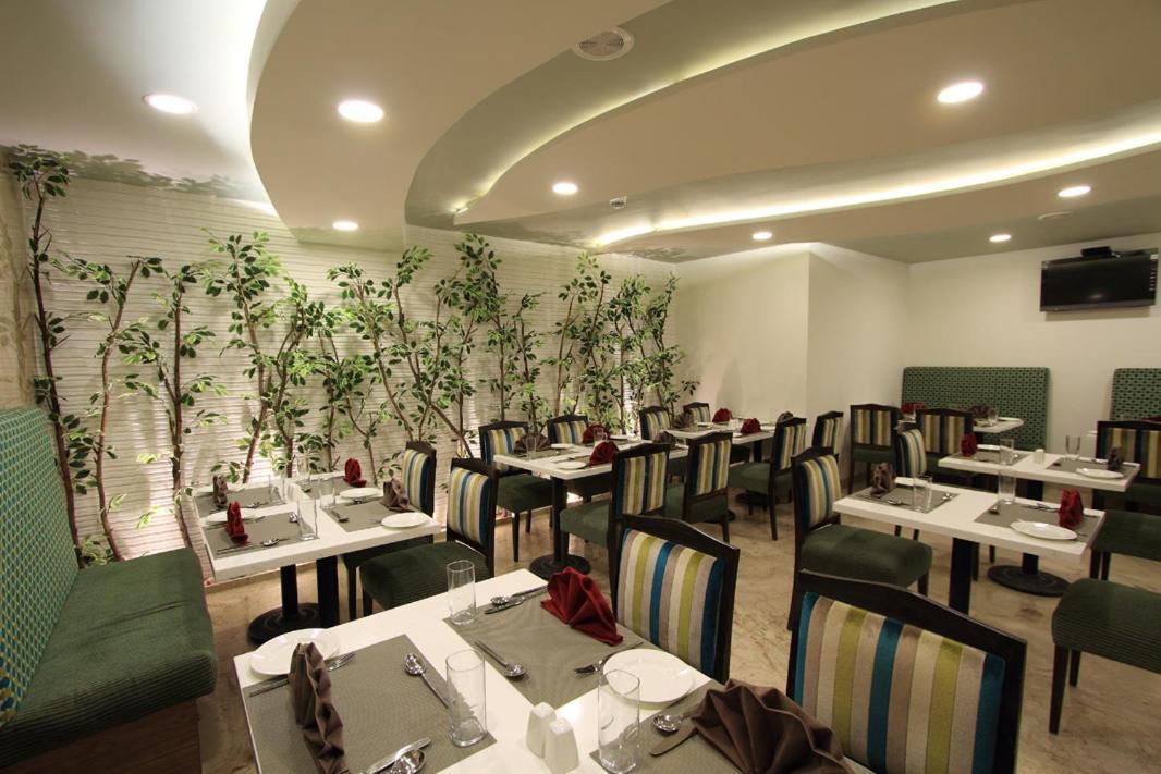 La Woods Hotel Chennai Esterno foto