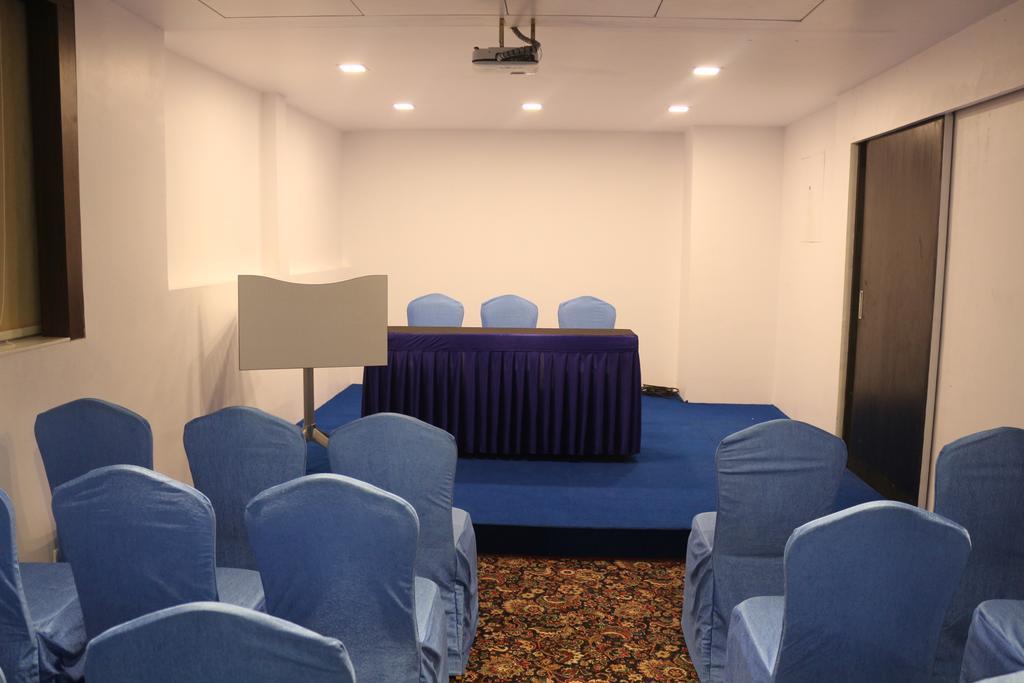 La Woods Hotel Chennai Esterno foto