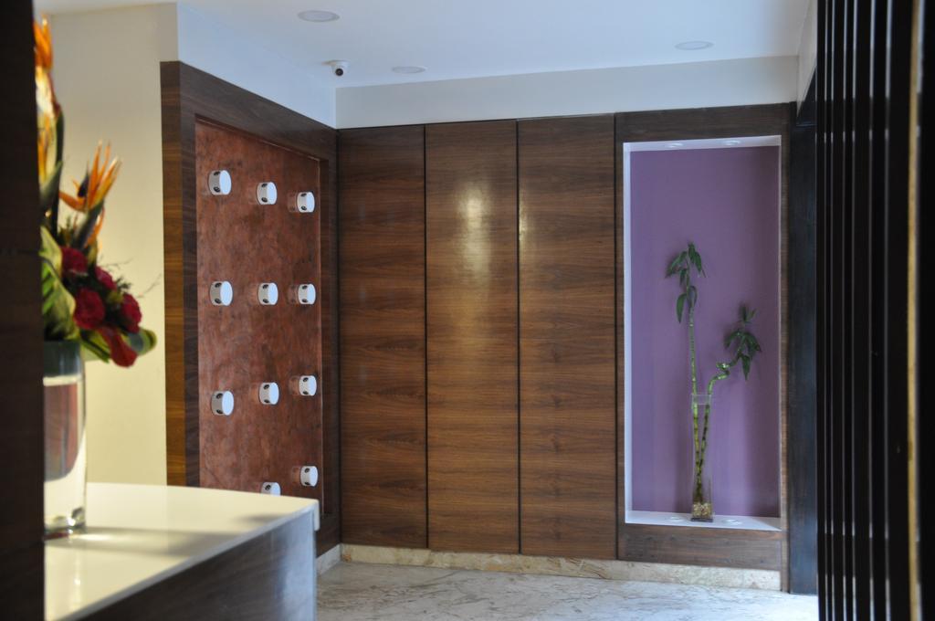 La Woods Hotel Chennai Esterno foto