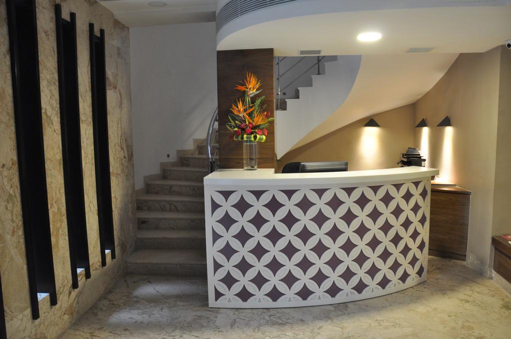 La Woods Hotel Chennai Esterno foto