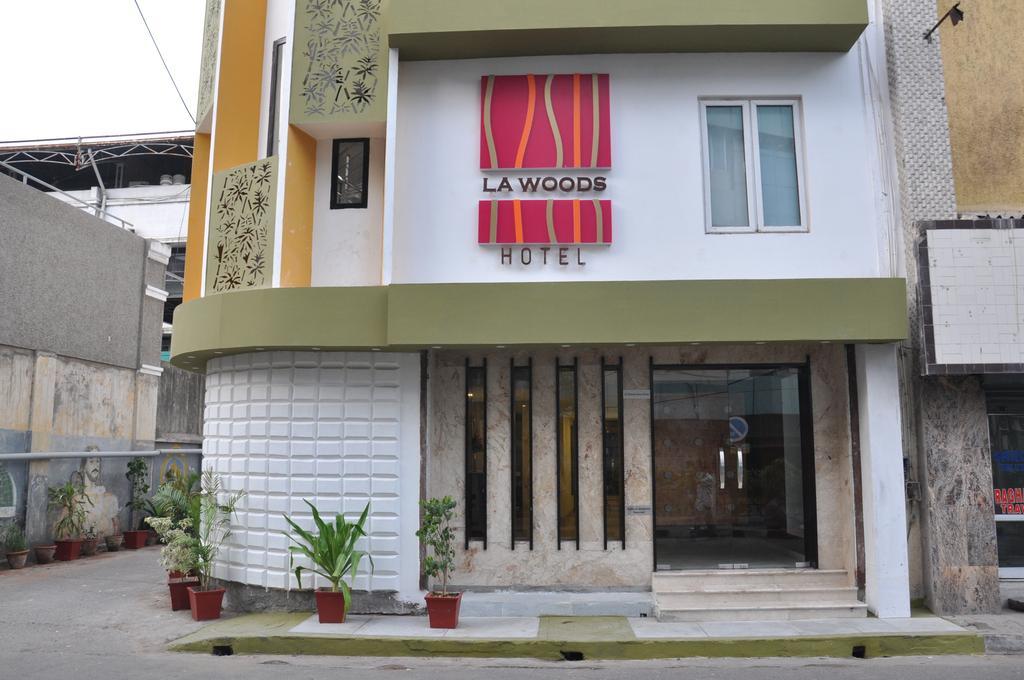 La Woods Hotel Chennai Esterno foto