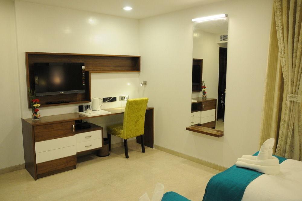 La Woods Hotel Chennai Esterno foto