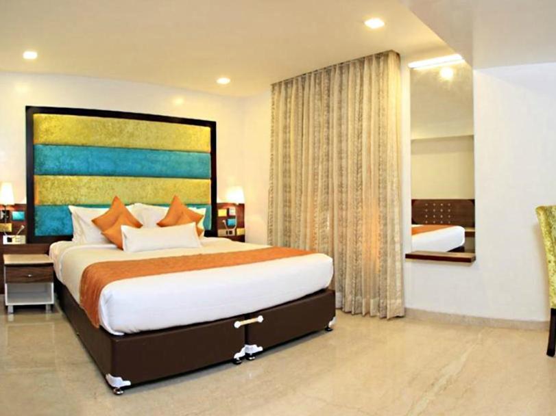 La Woods Hotel Chennai Esterno foto