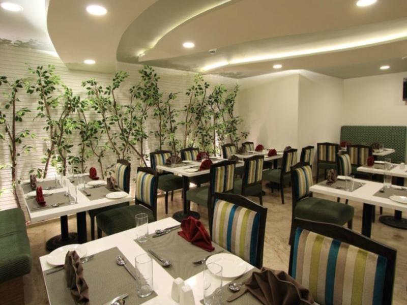 La Woods Hotel Chennai Esterno foto