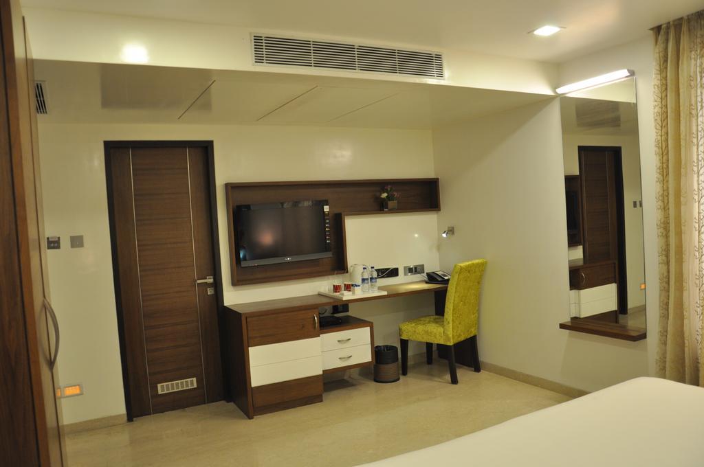 La Woods Hotel Chennai Esterno foto