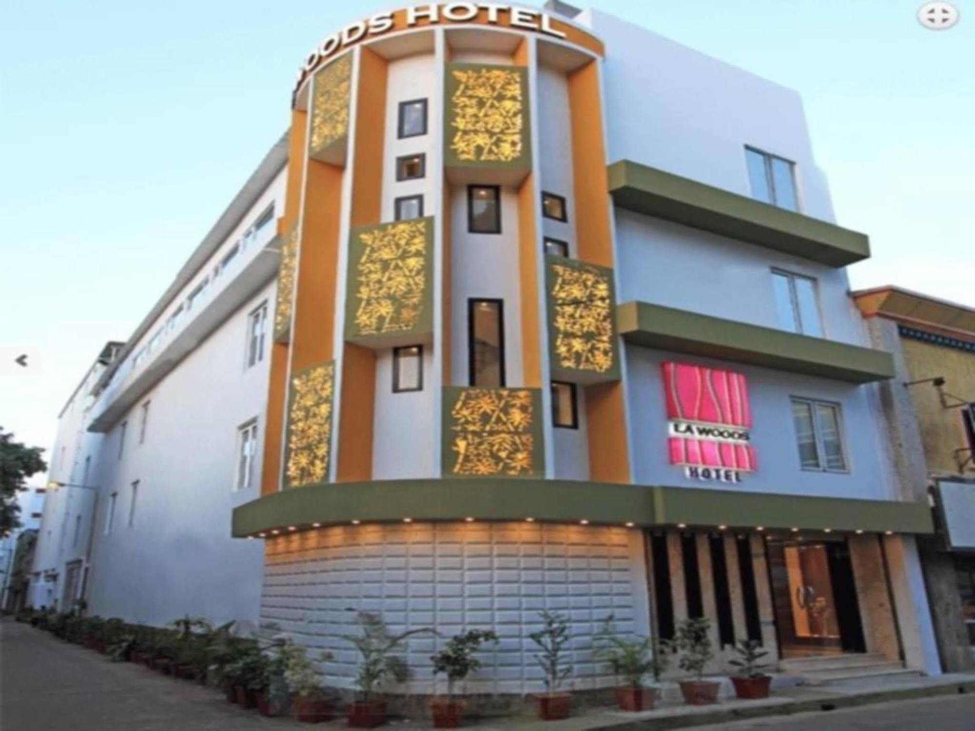 La Woods Hotel Chennai Esterno foto