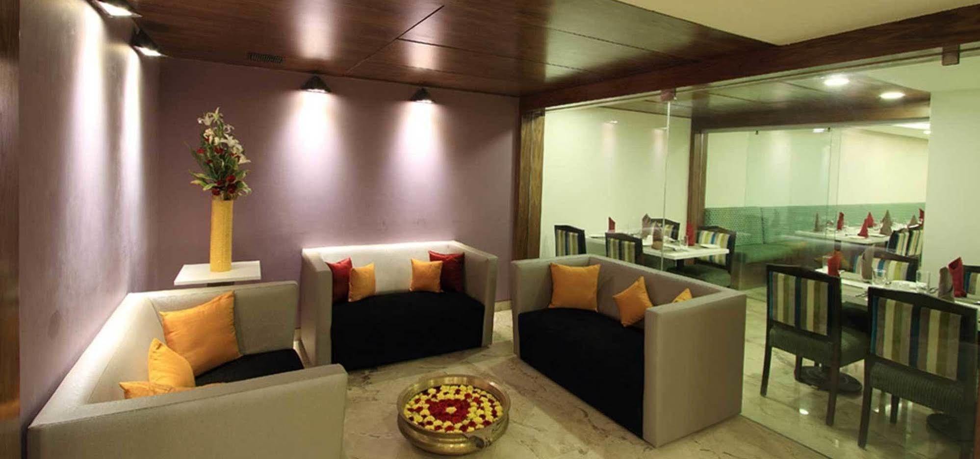 La Woods Hotel Chennai Esterno foto