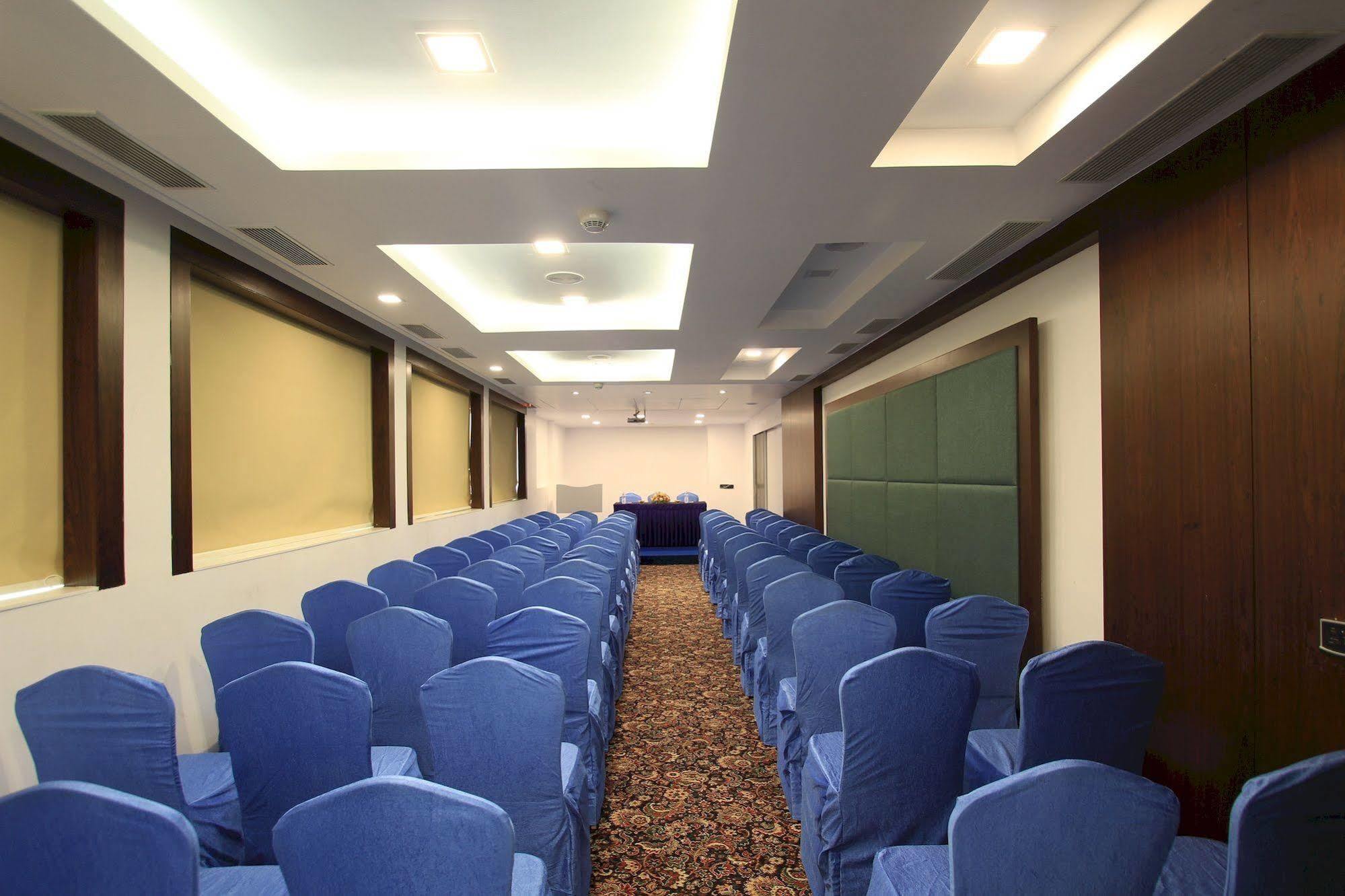 La Woods Hotel Chennai Esterno foto