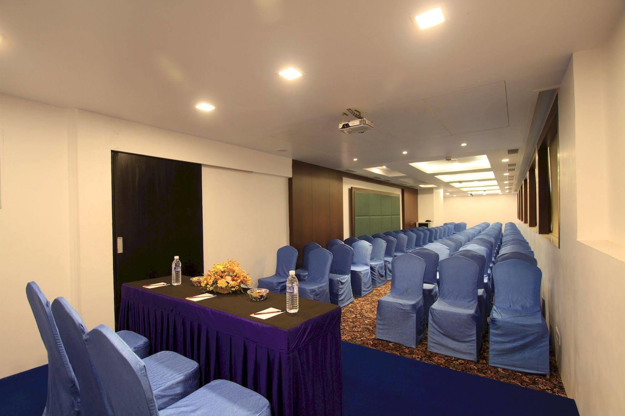 La Woods Hotel Chennai Esterno foto