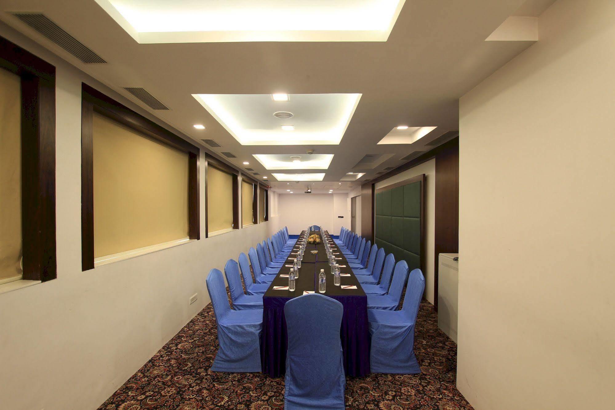 La Woods Hotel Chennai Esterno foto