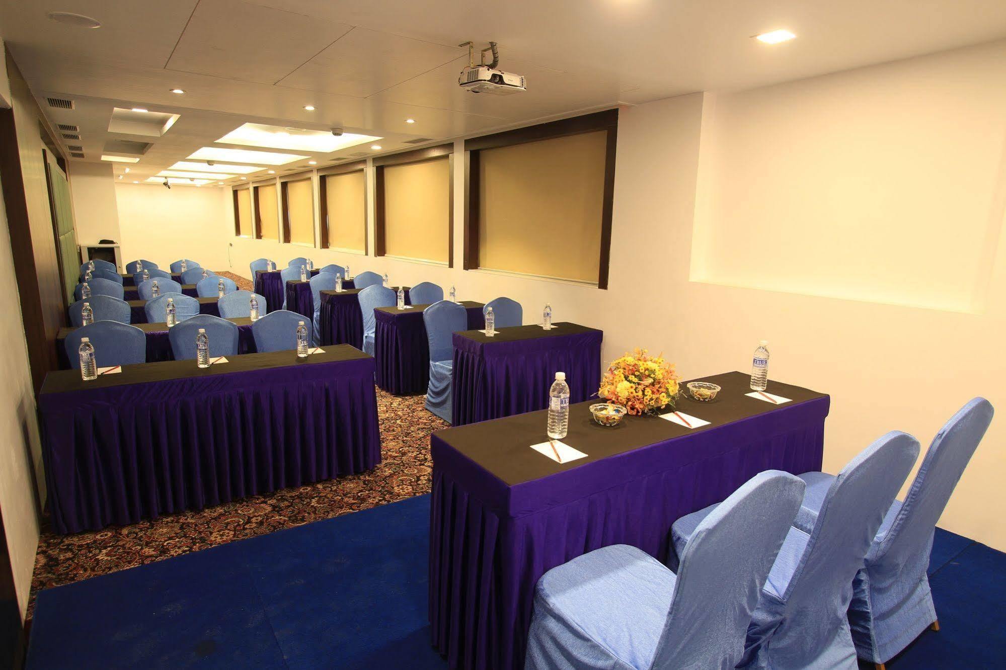 La Woods Hotel Chennai Esterno foto