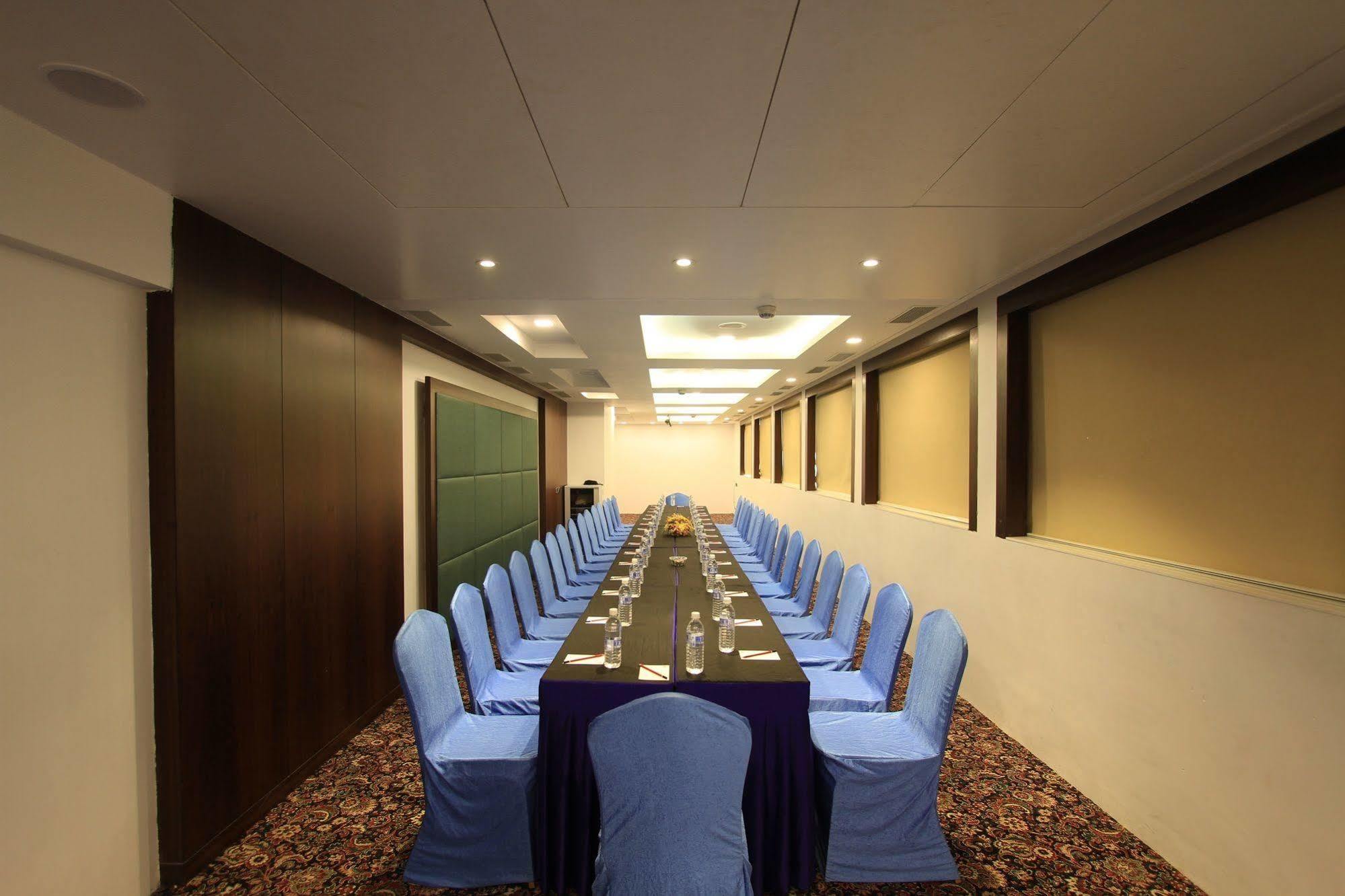 La Woods Hotel Chennai Esterno foto