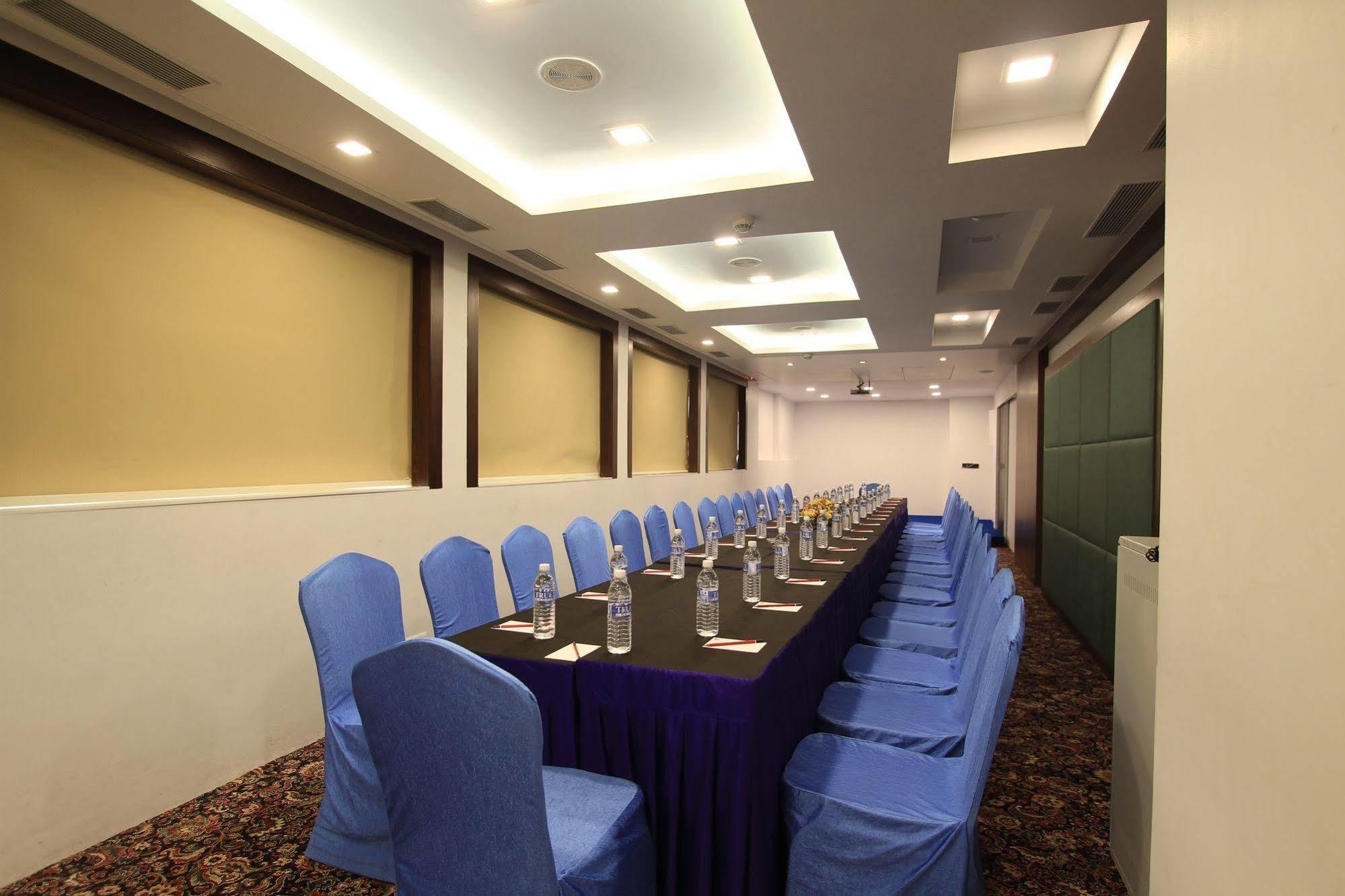 La Woods Hotel Chennai Esterno foto