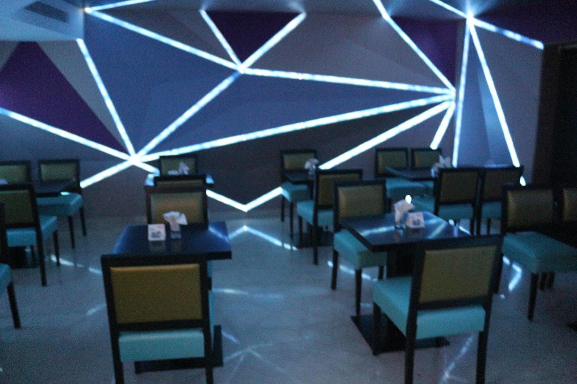 La Woods Hotel Chennai Esterno foto