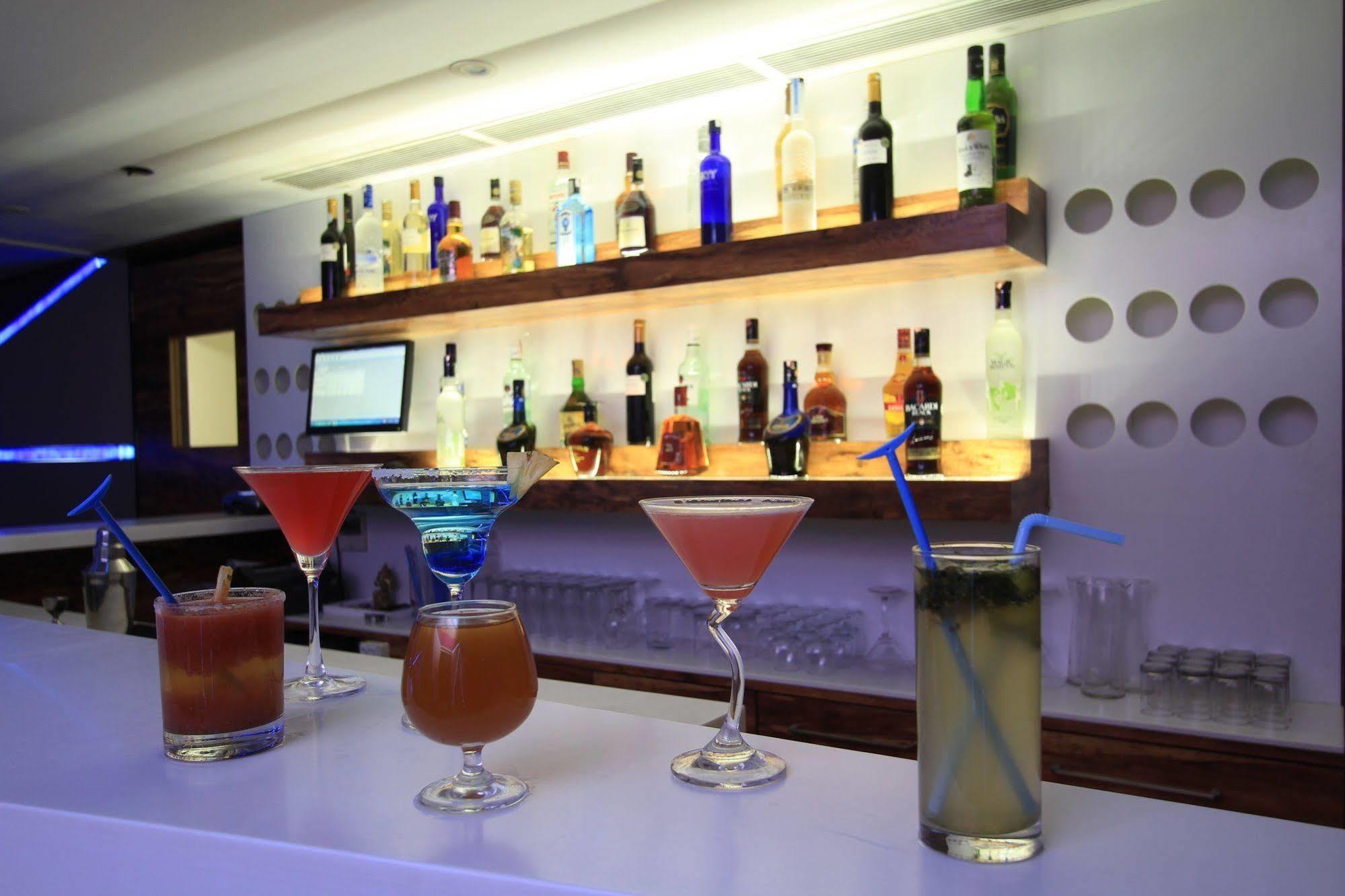 La Woods Hotel Chennai Esterno foto