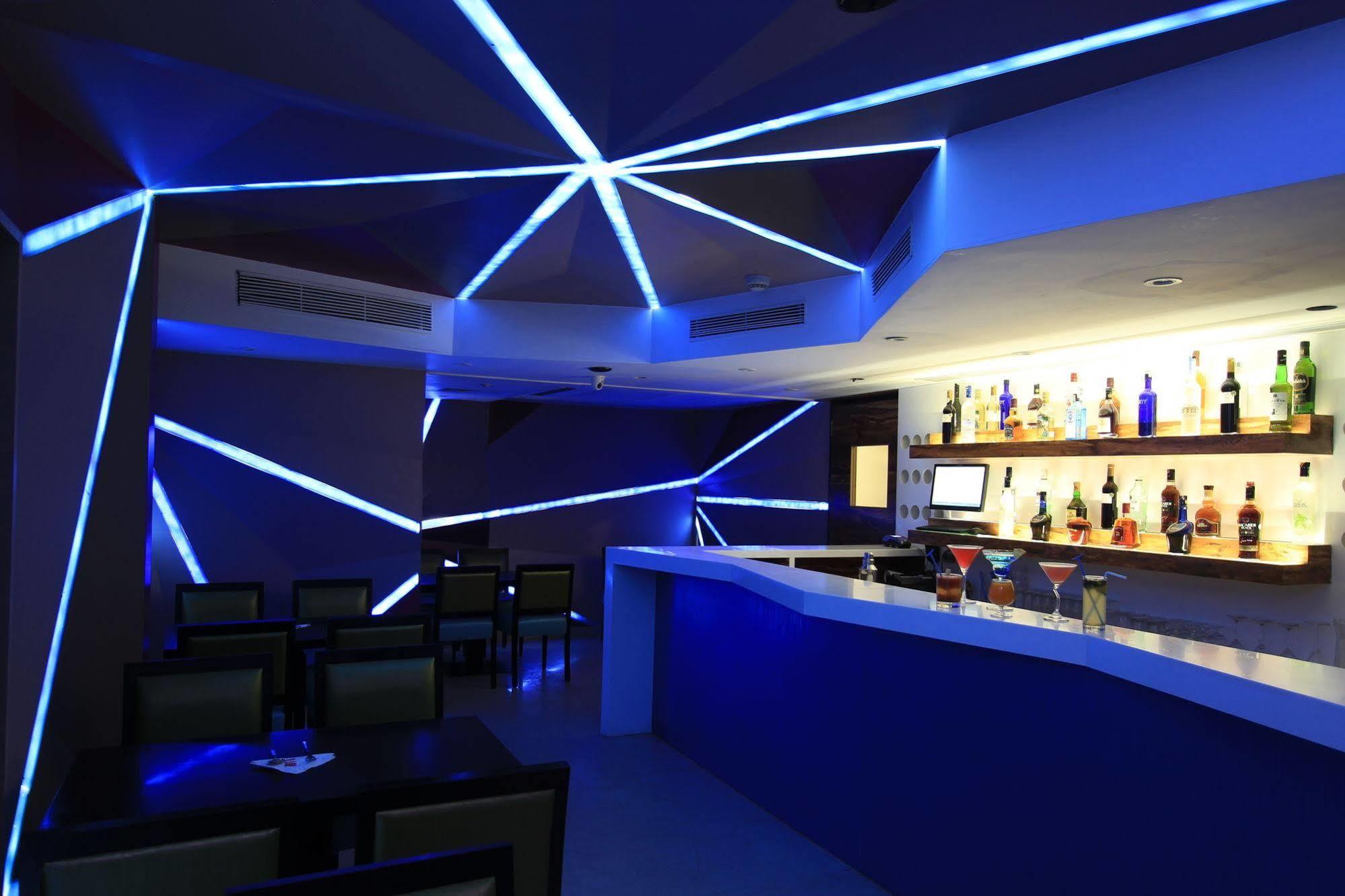 La Woods Hotel Chennai Esterno foto