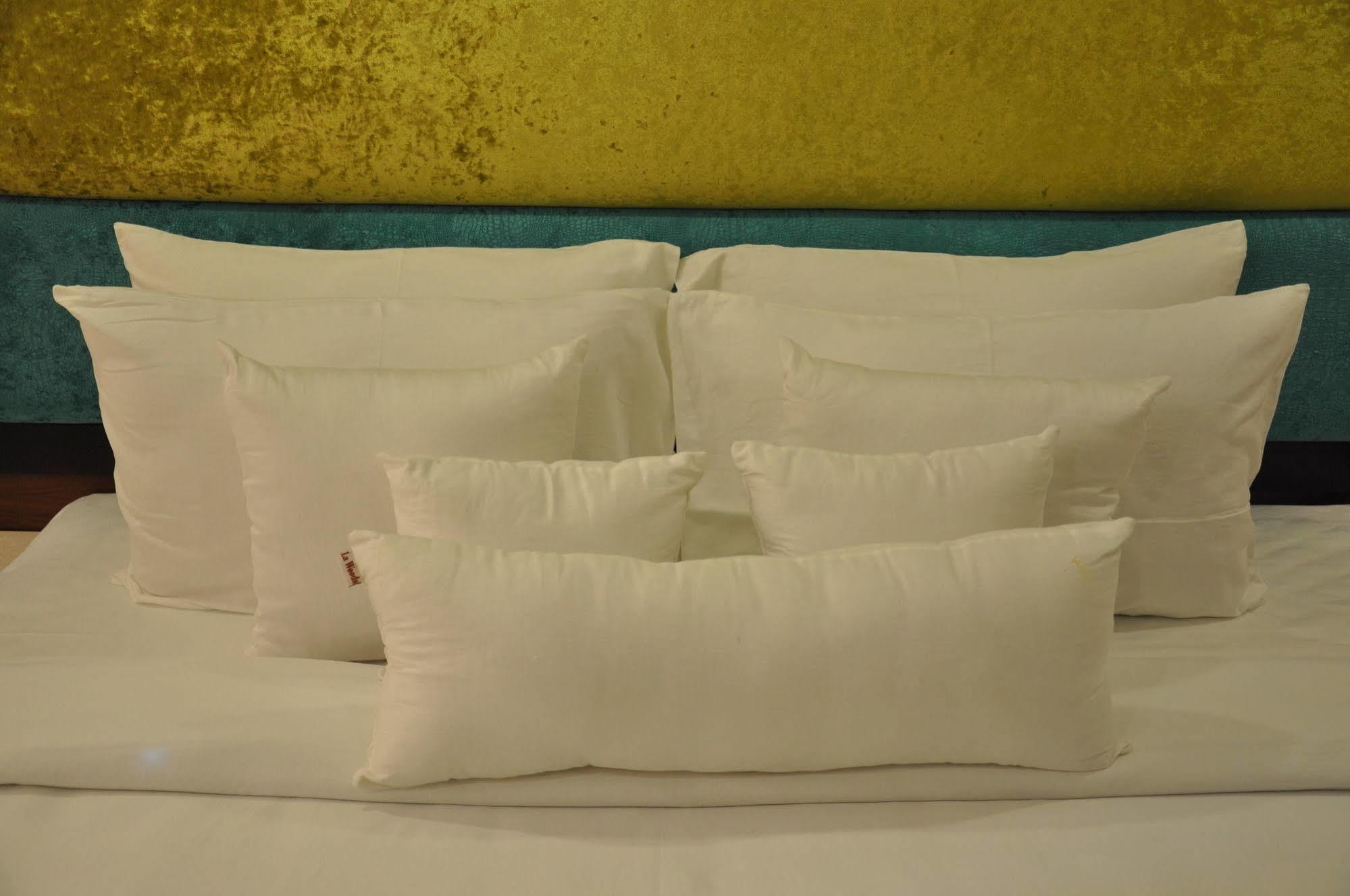 La Woods Hotel Chennai Esterno foto