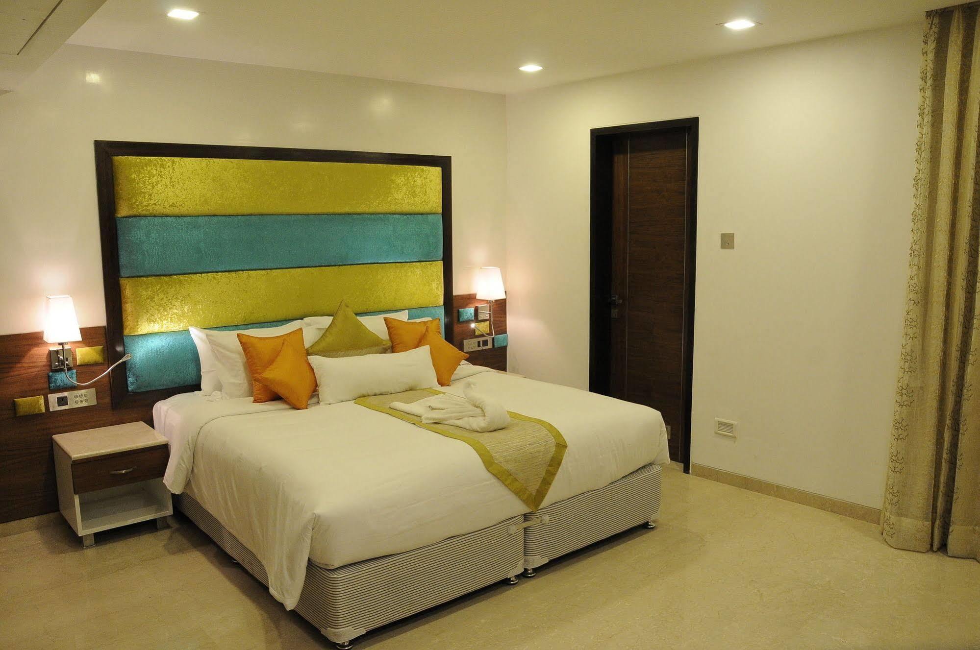 La Woods Hotel Chennai Esterno foto