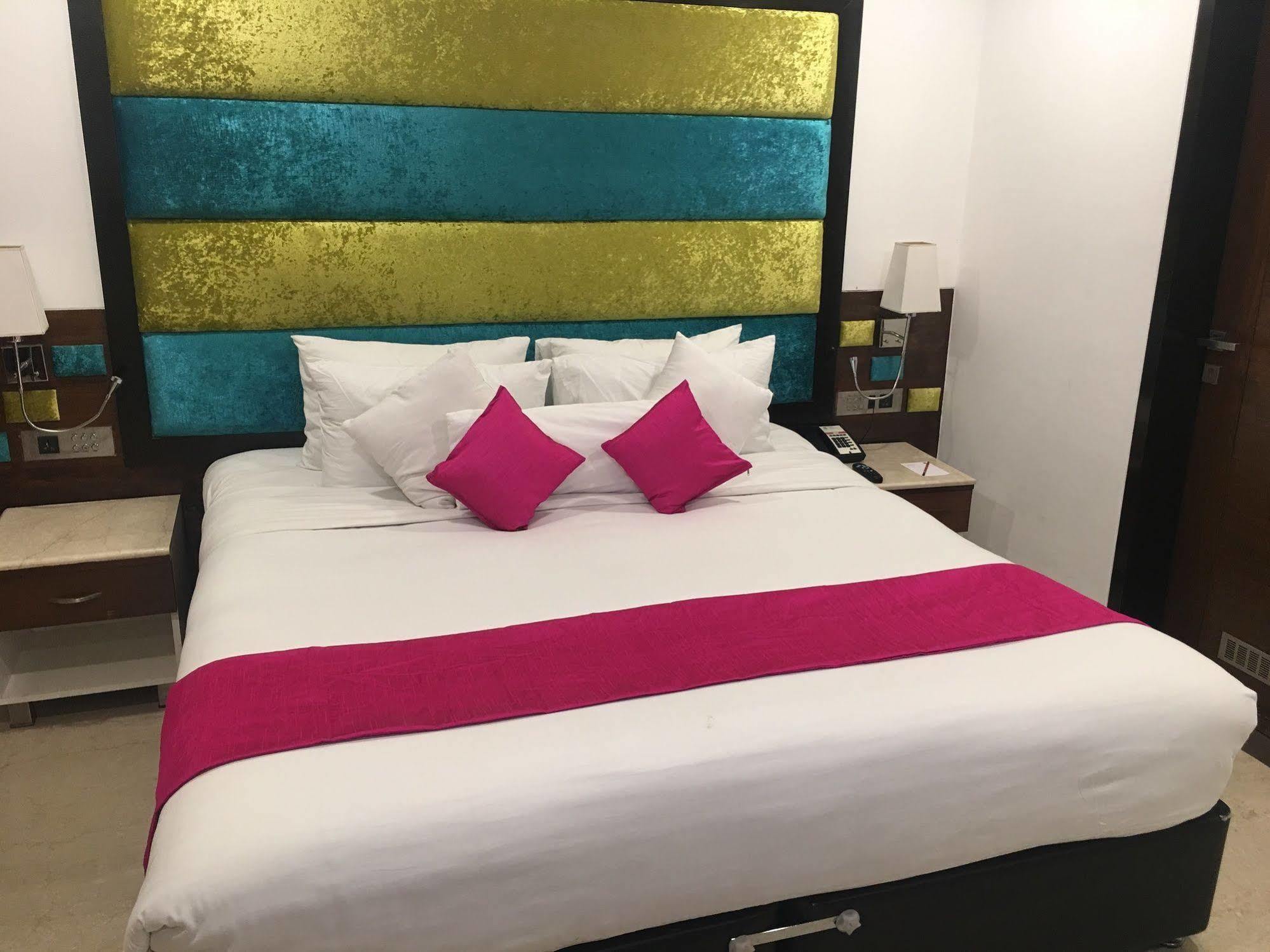 La Woods Hotel Chennai Esterno foto